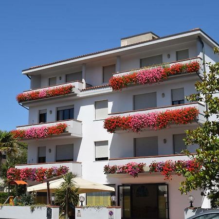 Orchidea Marina Apart otel Tirrenia Dış mekan fotoğraf
